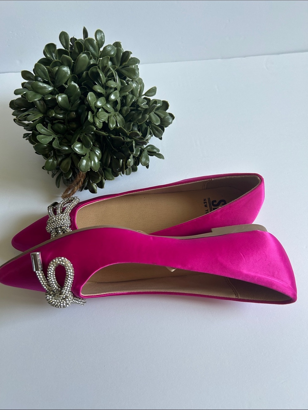 SM New York Fuchsia Pointed-Toe Flats with Rhinestone Bow - Picture 3 of 8